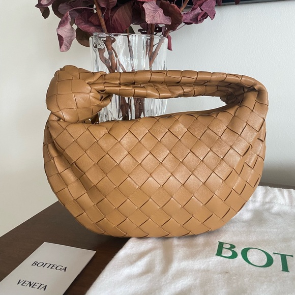 2️⃣2️⃣0️⃣0️⃣ Bottega Veneta Mini Jodie Caramel BV Bag Purse - Picture 2 of 6